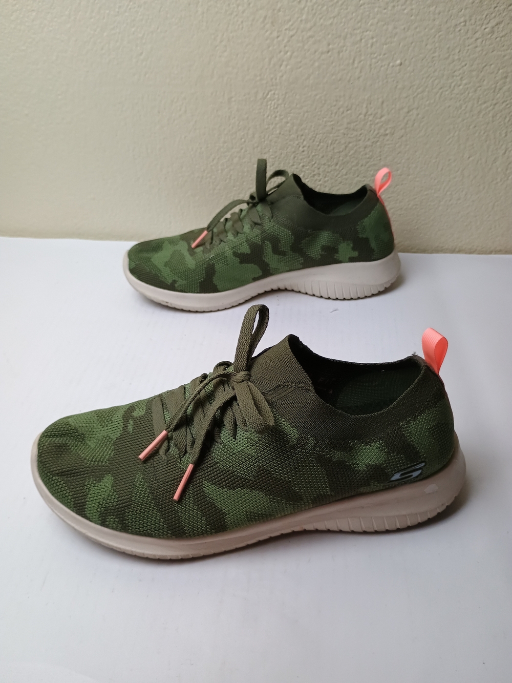 Skechers Ultra Flex 7.5 Olive Green Camo Knit Sneakers with Coral Pull Tabs